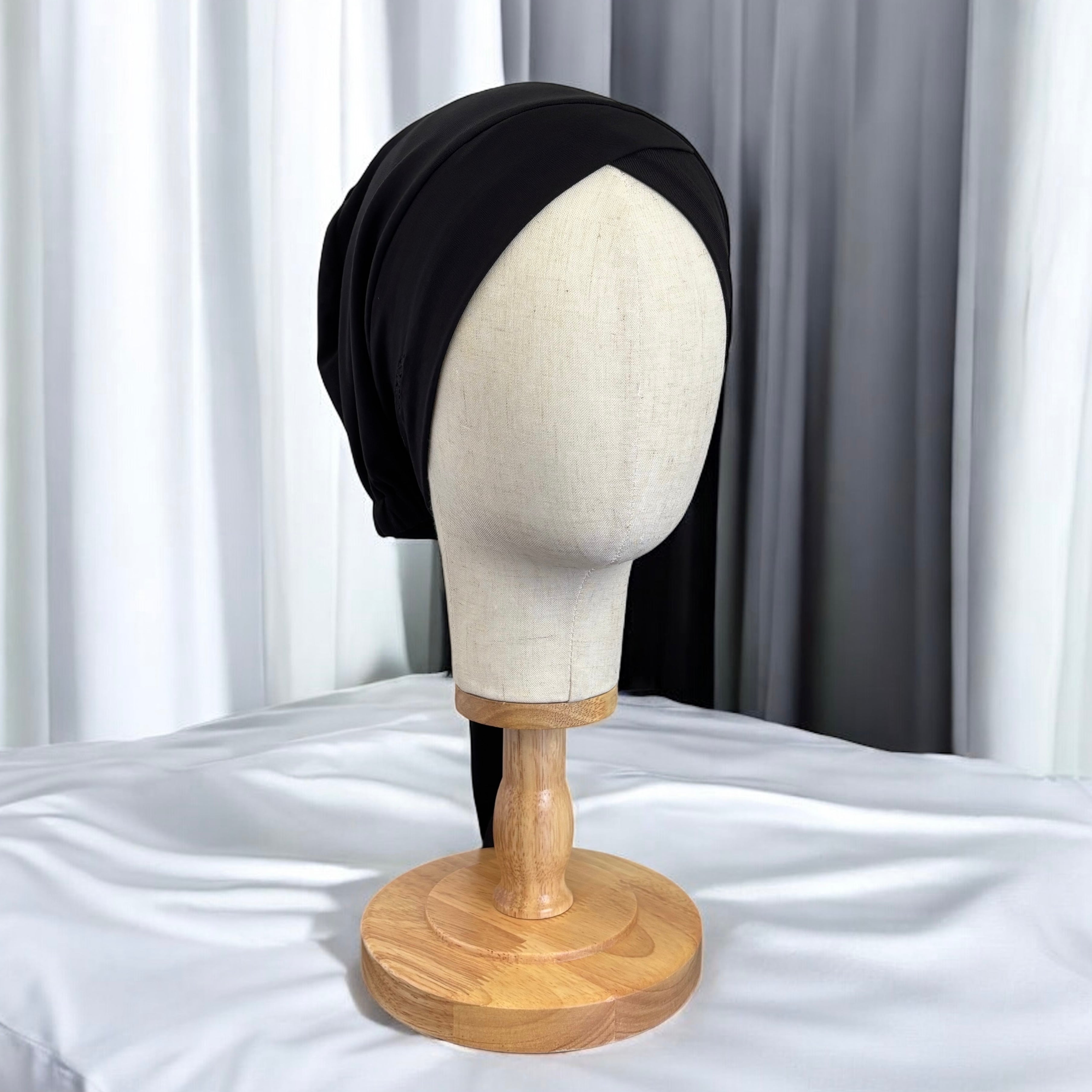 Bonnet sous voile croisé soie, antidérapant